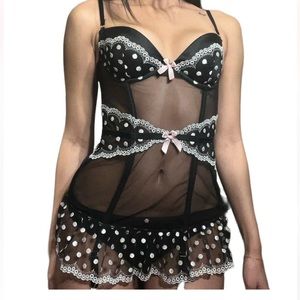 NWT Victoria's Secret black and white corset top with hose clips. Size 36C